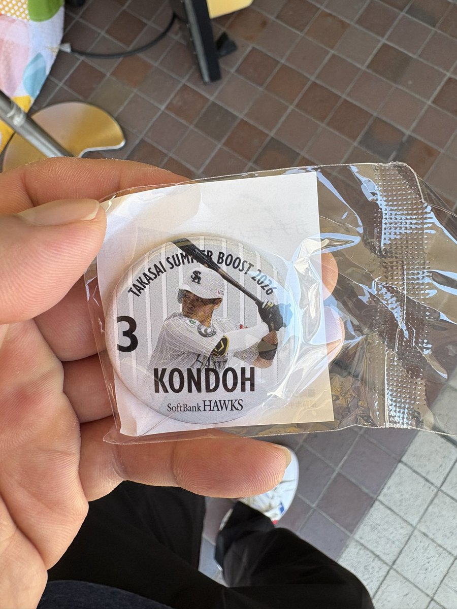 cleam02324's tweet photo. 今日現地なんですが
交換または
買取してくれる方いましたらよろしくお願いします🙇
求　周東選手。モイネロ投手。
譲　近藤選手。 https://t.co/MXS9Qp3o8a