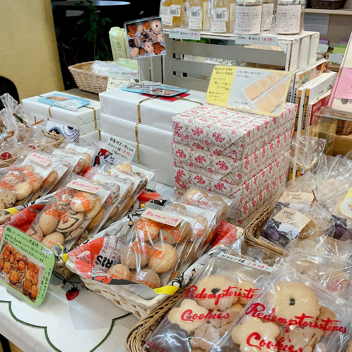 hiroshisj's tweet photo. 全国の修道院で作られたお菓子が、今なら銀座で手に入ります。教文館・エインカレムにて「修道院のお菓子とレシピ本ミニフェア」開催中。修道女や修道士たちが、真心を込めて作りました。おいしく食べて、修道院を支援しましょう!
※以下のHPからもお求めになれます。
https://t.co/Thv2Wi7h6M https://t.co/u6WsHqINMy