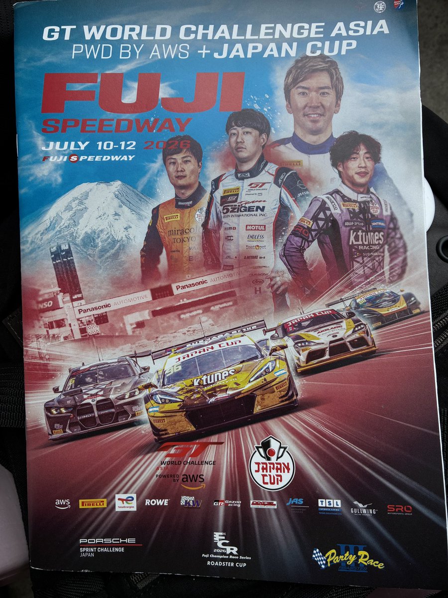 credit_print's tweet photo. GT WORLD CHALLENGEで富士に。りのぴいた！仕事を忘れて場内シャトルバスを満喫中🎵
#fsw
#りのぴ https://t.co/agsk3E2akl
