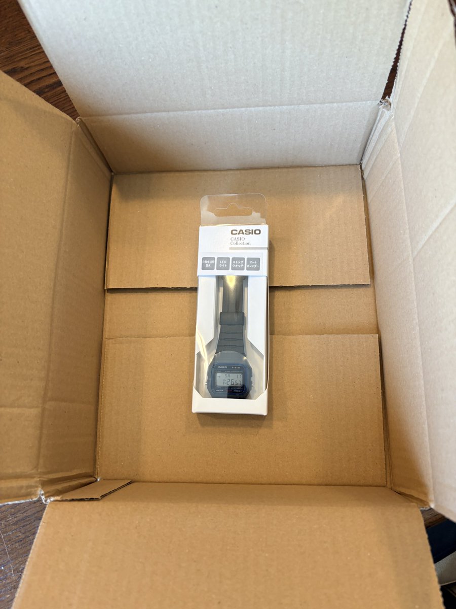testesYLL's tweet photo. テ◯用に時計買ったらその大きさに見合わない箱で届いた
プチプチ巻いてくれるだけで十分だろ https://t.co/lZPxeqh4DV