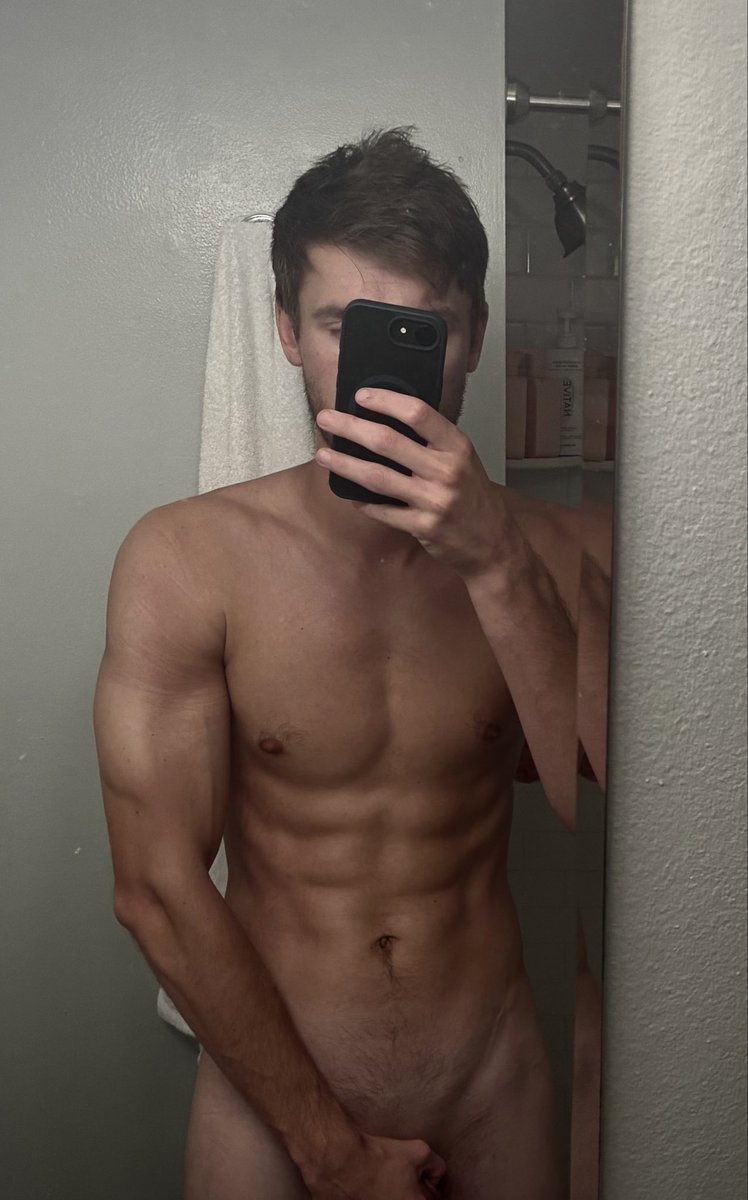 Liam7959's tweet photo. Took a gummy and got super horny so should dm me #nsfwtwt #dmsopen #esex #horny #goon #sext https://t.co/XMY0Ewrt79