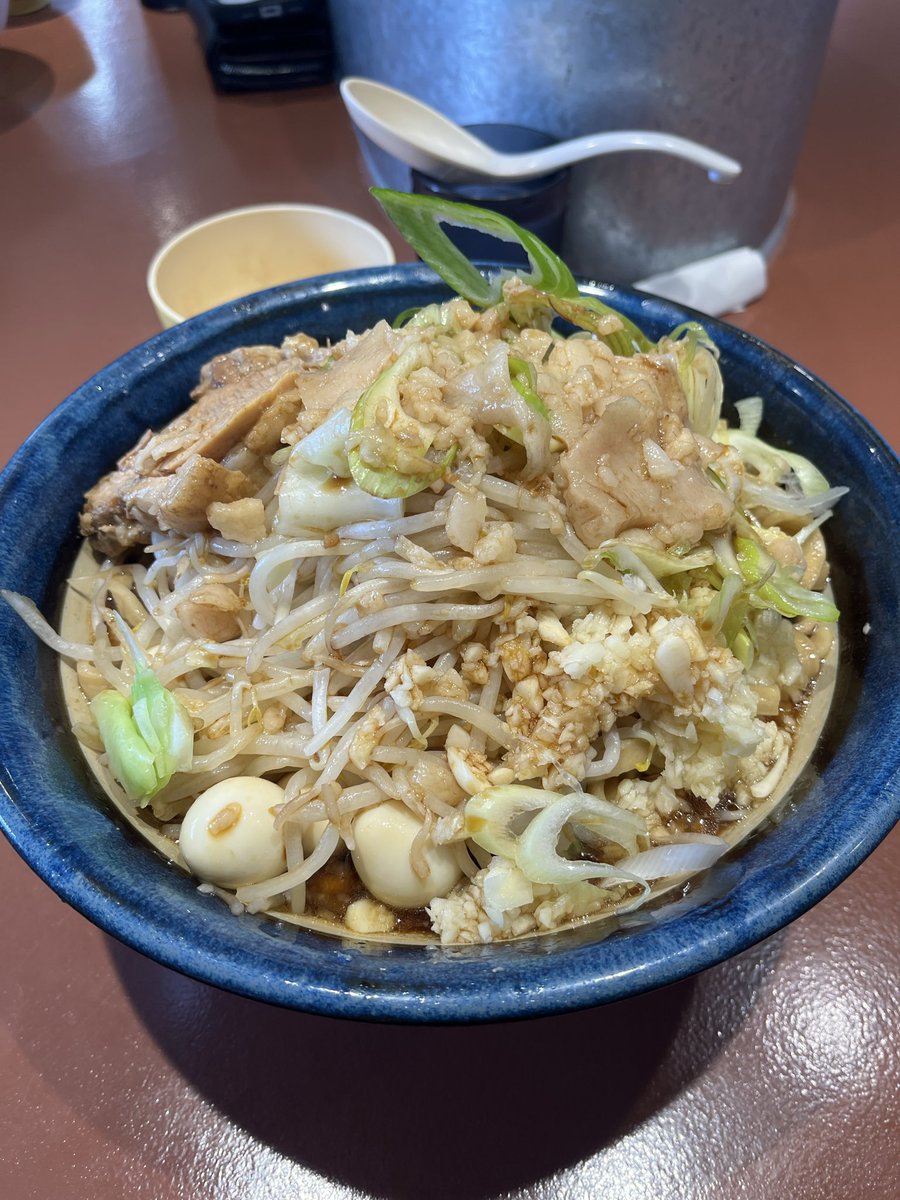 Kxx5L's tweet photo. #THESUNCOMEN
『ラーメン』 麺増し 極太麺
ネギ、うずら、生玉子さん
ネギがいい仕事してます✨️
美味かったぁ https://t.co/8I54XcAQyR