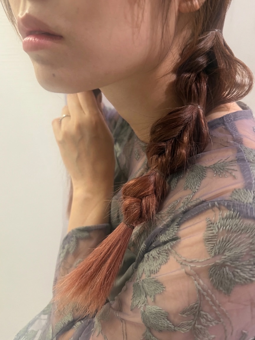S11520528's tweet photo. 今日妻は友人の結婚式で外出しました。
朝からの準備している妻です♡
今頃、参列していますが指輪外していって欲しいな💍
誰か口説いてくださいと願いながらお見送りしました🙂‍↔️
刺さる方repostお願いします🤲
#妻 https://t.co/XKPb8RHAeF
