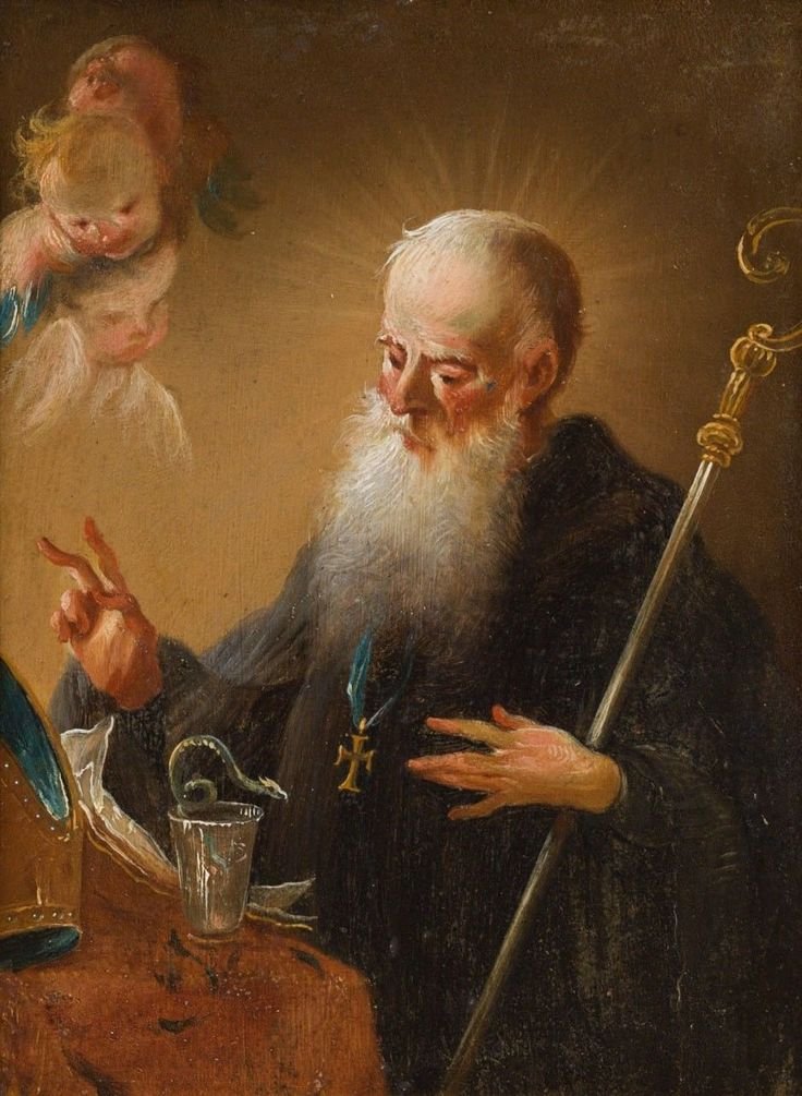 SacerdosMariae's tweet photo. Hoy celebramos a san Benito, abad y patrono de Europa. Su vida demuestra que, cuando una época parece desmoronarse, Dios puede comenzar la reconstrucción desde el silencio, la oración y la fidelidad.

1️⃣ San Benito nació en Nursia hacia el año 480. Vivió en un tiempo marcado por la caída del Imperio romano, la inestabilidad política y una profunda crisis moral.

No se dejó arrastrar por la decadencia de su época.

2️⃣ Siendo joven, marchó a Roma para estudiar. Pero al contemplar el ambiente que lo rodeaba, comprendió que debía apartarse para no perder el alma.

Su retirada no fue cobardía. Fue discernimiento.

3️⃣ Se estableció como ermitaño en una cueva de Subiaco. Allí buscó a Dios en la soledad, el silencio, la penitencia y la oración.

Antes de reformar una sociedad, permitió que Dios reformara su corazón.

4️⃣ Poco a poco, otros hombres se acercaron a él. No los atrajo con propaganda, sino con una vida auténtica.

La santidad convence más que cualquier discurso.

5️⃣ San Benito fundó después el monasterio de Montecasino, que se convirtió en una referencia decisiva para la vida monástica de Occidente.

Desde allí, su influencia se extendió por toda Europa.

6️⃣ Su Regla se caracteriza por la prudencia, el equilibrio y la humanidad. No pretende formar héroes aislados, sino comunidades donde cada hermano pueda buscar sinceramente a Dios.

Es exigente, pero nunca inhumana.

7️⃣ La espiritualidad benedictina suele resumirse en dos palabras: «ora et labora», reza y trabaja.

La oración no aleja de la realidad. El trabajo no debe alejarnos de Dios. Ambas cosas pueden convertirse en una única ofrenda.

8️⃣ Uno de los principios más hermosos de la Regla es no anteponer nada al amor de Cristo.

Cuando Cristo ocupa el primer lugar, el tiempo, las relaciones, el trabajo y los deseos encuentran su verdadera medida.

9️⃣ Los monasterios benedictinos no solo fueron lugares de oración. Custodiaron libros, cultivaron la tierra, educaron, atendieron a los pobres y ofrecieron hospitalidad.

Europa fue reconstruida alrededor de altares, bibliotecas y campos trabajados.

🔟 Por eso san Benito fue proclamado patrono de Europa. Nos recuerda que un continente no se sostiene únicamente con leyes, mercados o instituciones.

Necesita alma. Necesita memoria. Necesita volver a Dios.

San Benito no respondió a la crisis de su tiempo con ruido, resentimiento ni nostalgia estéril. Respondió creando comunidades donde se rezaba, se trabajaba, se obedecía, se estudiaba y se amaba.

Europa necesita hoy esa misma medicina: raíces, silencio, disciplina, fraternidad y fe. Cuando todo parece derrumbarse, Dios sigue reconstruyendo desde lo pequeño.

San Benito, ruega por nosotros y por Europa.

#SanBenito #PatronoDeEuropa #OraEtLabora #VidaMonástica #ReglaDeSanBenito #EuropaCristiana #FeCatólica #Santos