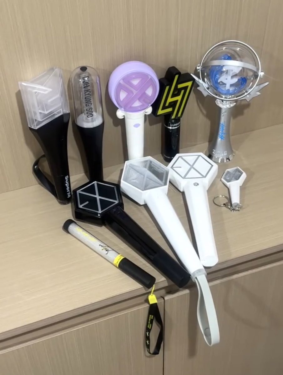 lforxoexo_'s tweet photo. kayaknya yg exol ot12 sampai sekarang itu harus kaya kaya soalnya dah pasti punya ls sendiri sendiri dan konser solo😭 cr. douyin https://t.co/yy3leGjZjj
