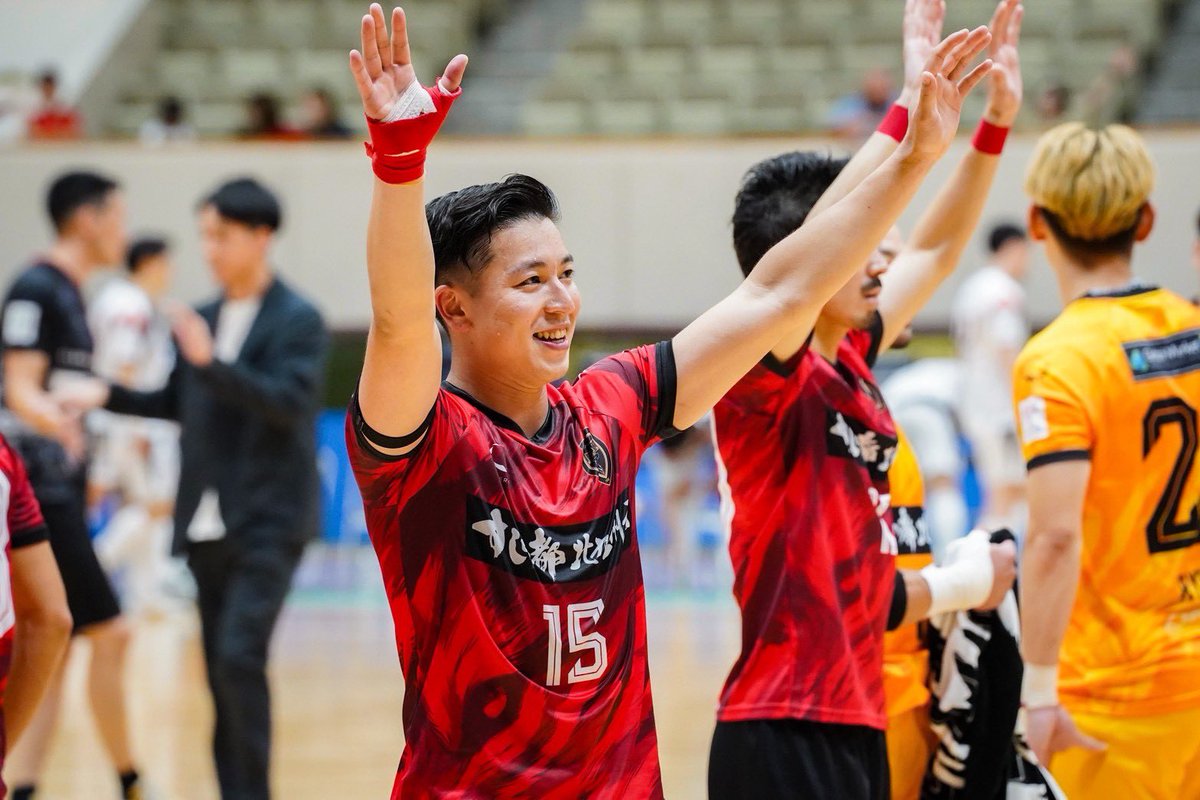 Isaac_kushiyama's tweet photo. ホーム初勝利!
雰囲気最高でした!
たくさんの応援ありがとうございました🔥🐺🙏
#ボルクバレット北九州
#メットライフ生命fリーグ
#futsal https://t.co/NaSVw7ukeF