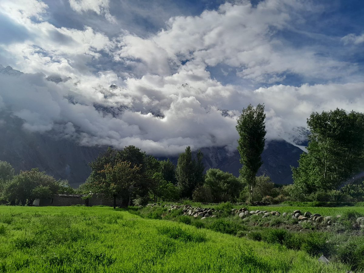 darjatmd's tweet photo. Rain, windstorms and thunderstorms have also been forecasted in #Diamer, #Astore, #Ghizer, #Skardu, #Hunza, #Gilgit, #Ghanche and #Shigar starting from Saturday night to Monday:     https://t.co/MZMdoNhyFe https://t.co/B8P1mN2vW1