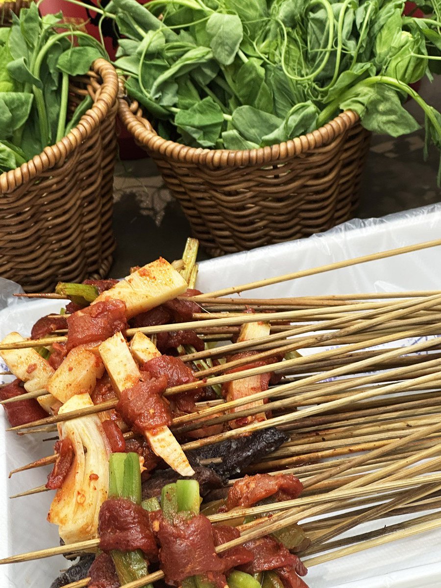 koerky92's tweet photo. Craving crispy fried skewers from the street stall down the block—hot, savory, and perfect for a quick bite after work! https://t.co/26oBQTetac