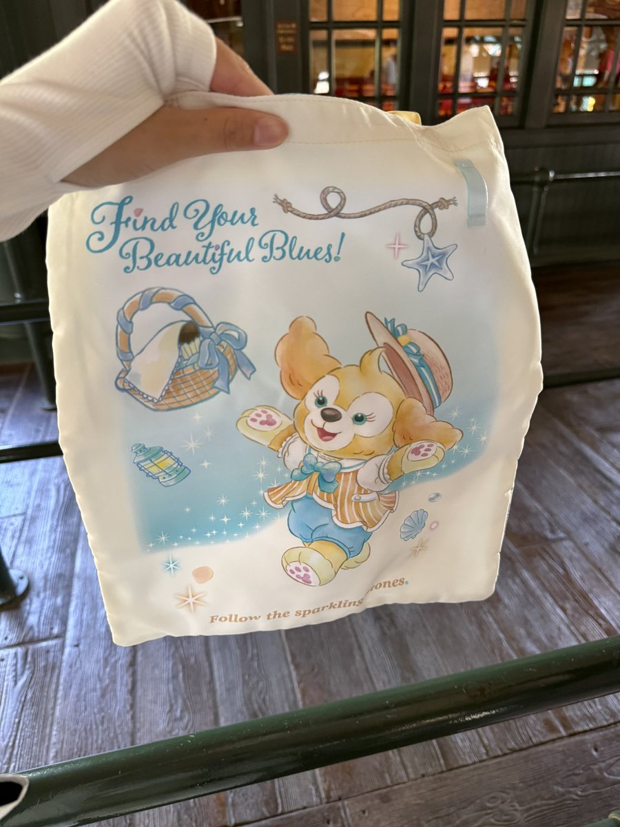 Moto__00's tweet photo. ダッフィー＆フレンズ ファインド・ユア・ビューティフル・ブルー！ トートバッグ ダフフレ グッズ　ディズニーシー25周年

譲:クッキーアン
求:リーナベル、ステラルー、シェリーメイ

本日閉園までシーにいます。
お心当たりのある方、お気軽にお声掛けください。

#東京ディズニーシー #交換希望 https://t.co/R41v96eFnl