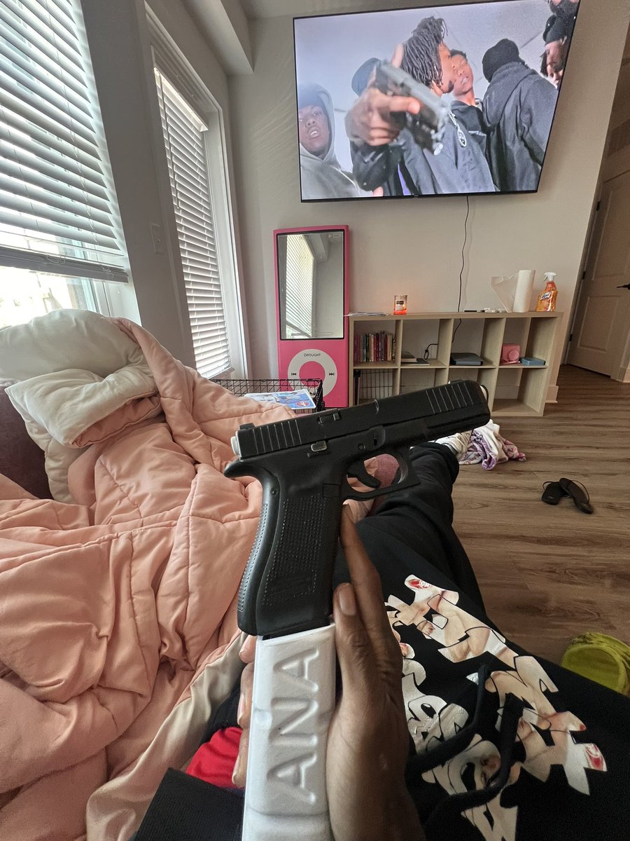 1lilmenace's tweet photo. Doing what I do best🌬️ https://t.co/EkgvPd9ZKX
