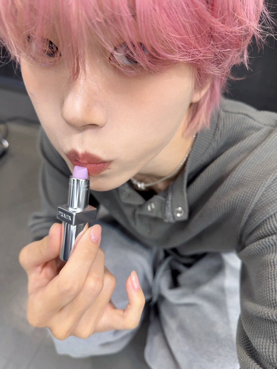 official_jo1's tweet photo. [#木全翔也]

リップケア〜💜

#JO1 #SYOYA https://t.co/rTLHy4RqXn