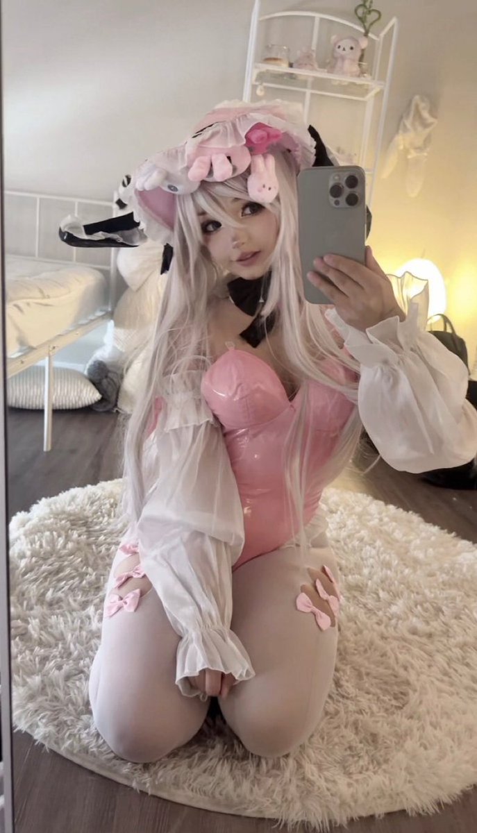 MilliePawzx's tweet photo. 1 or 2 which would make u fold? https://t.co/e4h2o67Fct