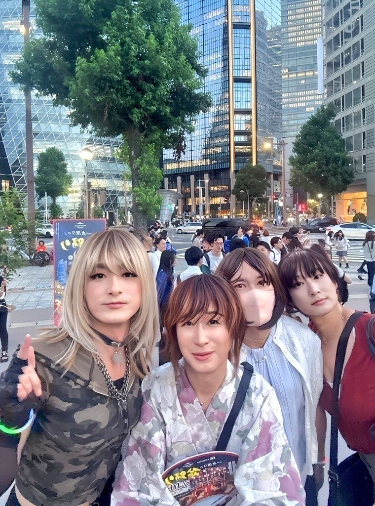 rion_r50's tweet photo. 名駅パークレット（レジャック跡地）で一夜限りの盆踊りがあり、るぱちゃん、さと美ちゃん、みことちゃんと行ってきました🎵
人混みには慣れてる私でも、多くのノンケさんが見つめるあの輪の中に女装で飛び込む勇気はなかったです😅

最後は大須の｢昔の矢場とん｣で串みそかつ食べて終了🍢 https://t.co/0S6TQnMJGT