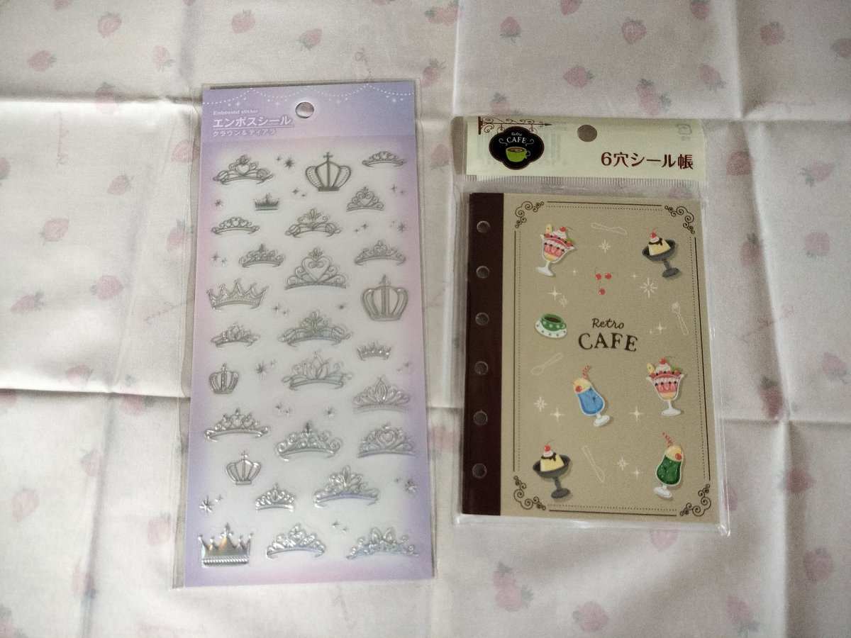 Cat_Bon_'s tweet photo. 購入品✨🛒ダイソー〜Rollbahnミニのカバー用に軟質カードケースget❣〜餃子・すき焼きシールワッペン💕〜セリアの餃子シール欲しくなった😽前に見かけたのにスルーしていて💦キャンドゥ〜クラウン✕ティアラシール素敵✨〜パシオス〜キティちゃんフレークシールが🉐 https://t.co/oA1R4Y9V8f