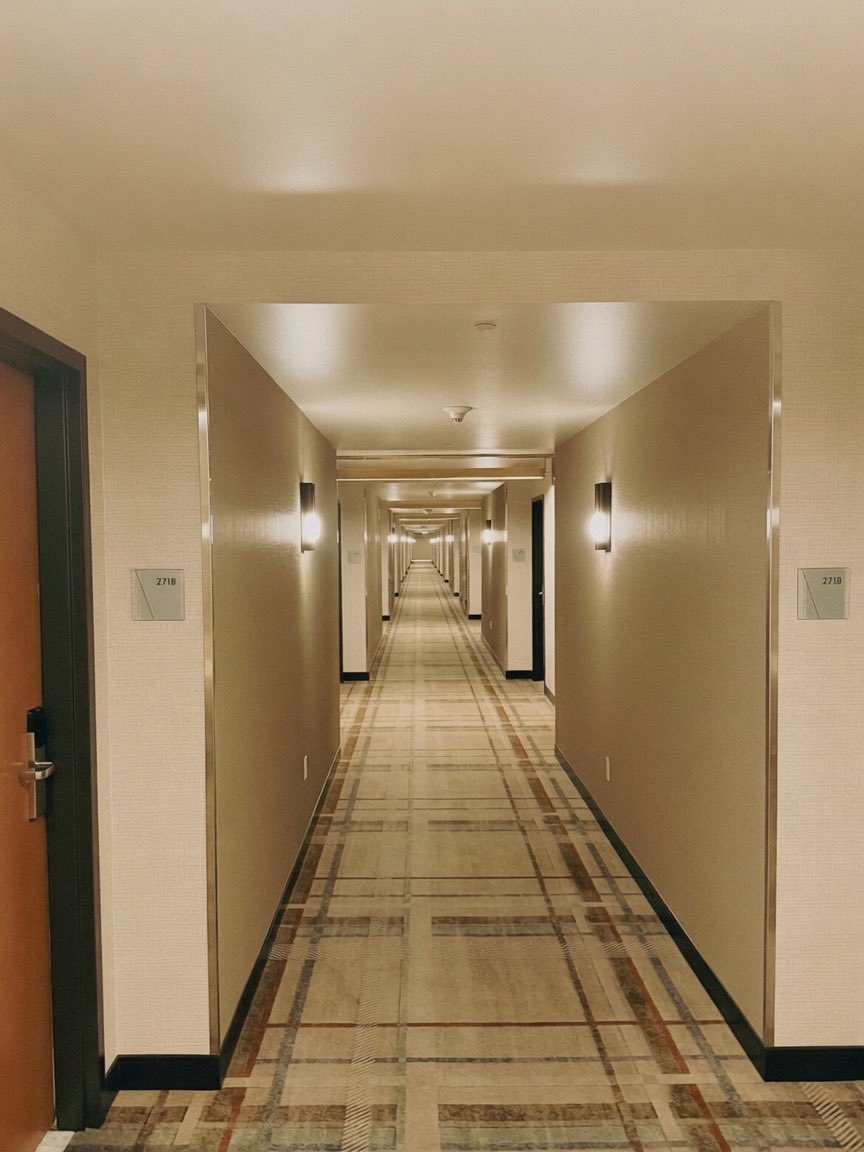 its_ion_yt's tweet photo. Why does my hotel hallway look like the backrooms 😭 https://t.co/usQNlI3M5t