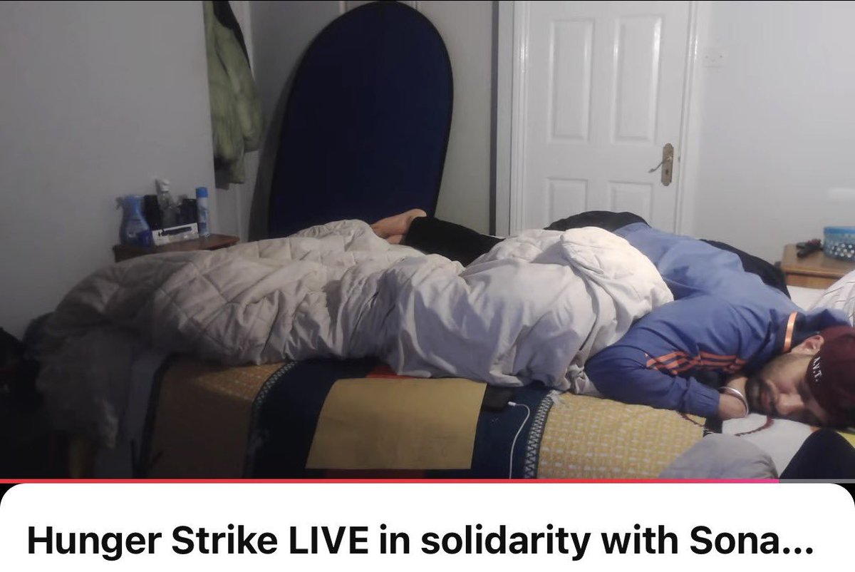 SaffronChargers's tweet photo. This is Arpit Sharma. 
He lives abroad and makes propaganda videos against the government. 
He was previously a TikToker. His father is an Aam Aadmi Party leader.

Yesterday, he announced a 24-hour hunger strike from abroad in support of the Cockroach Janta Party and Sonam Wangchuk.

But instead of fasting, he spent the entire time sleeping in an air-conditioned room with his livestream on.

Arpit Sharma is actually completely bald and wears a wig. During the livestream, while sleeping, he kept a cap on the entire time because if he had slept wearing the wig, it could have come off due to body movements or turning over in his sleep, exposing him.

That's why he slept wearing a cap the whole time so that people wouldn't realize he is bald.

Otherwise, no normal person sleeps wearing a cap. 😂😂