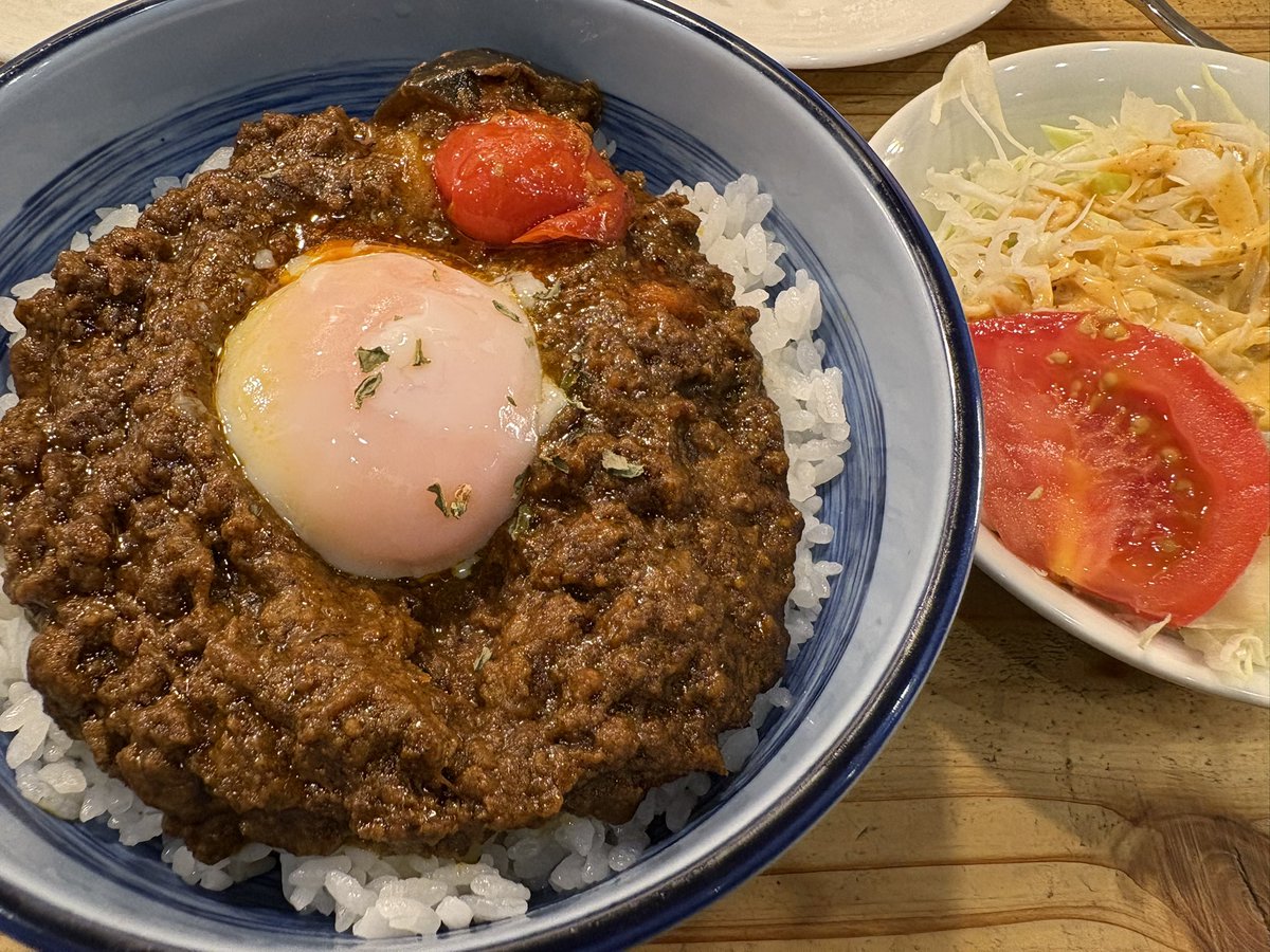 rainbowgreeen's tweet photo. 新宿 もうやんカレー
キーマカレー(サラダ付) いただきました

久しぶりの訪店
もうやんカレーは濃厚だから
リピートしたくなる美味しさ✨

ご馳走様でした😋 https://t.co/FFpvUosAWS