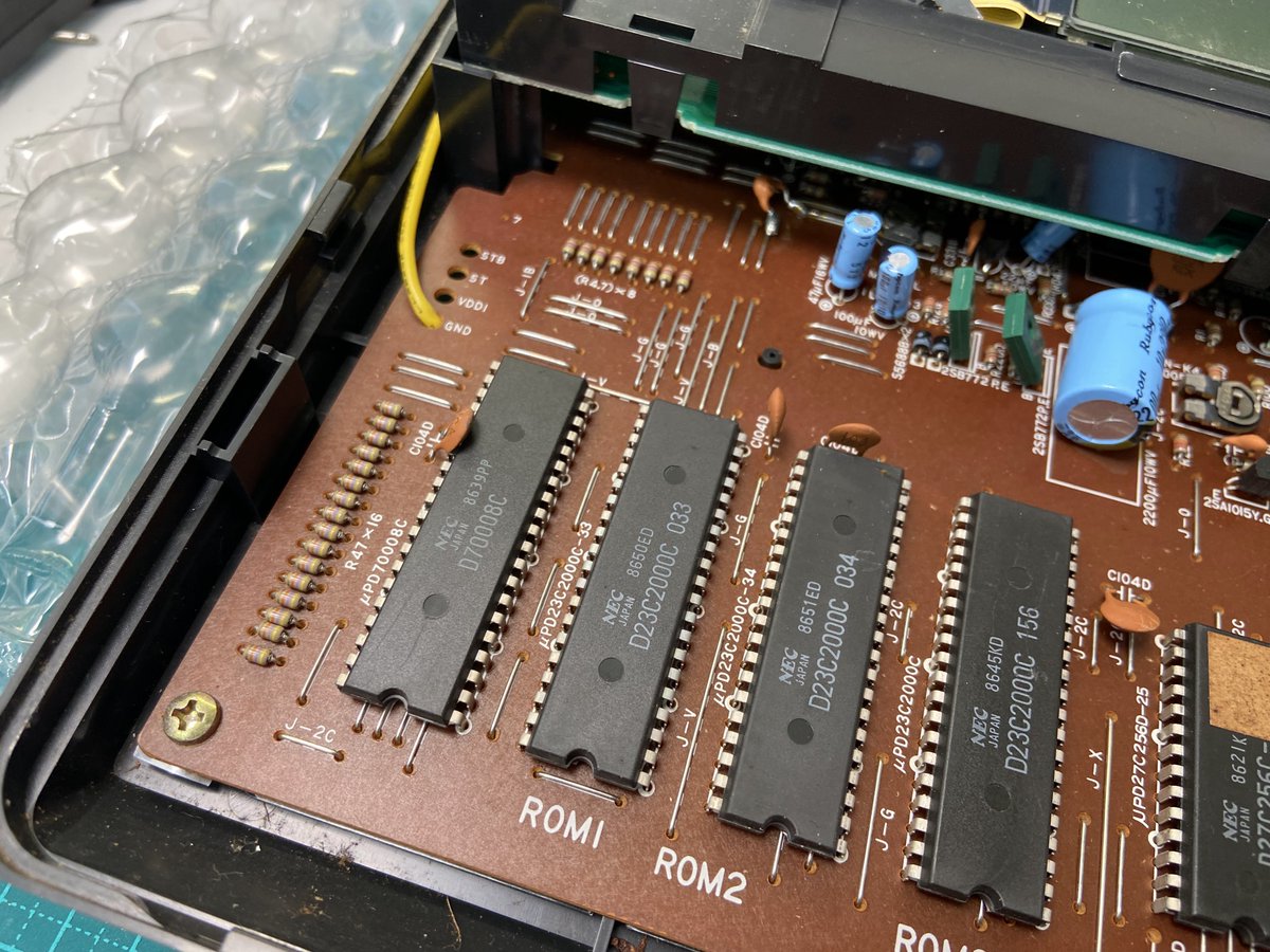 一番状態の悪い個体から分解してみた。 なんとμPD70008AC! Σ(ﾟДﾟ) PC