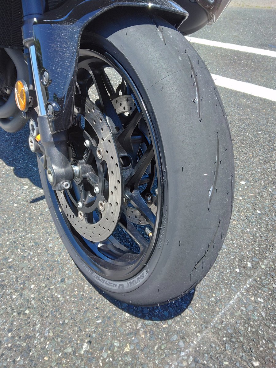 lJu9l040TedlExc's tweet photo. 無事帰宅しました。これは夢中になる
#bridgestone
#battlax
#rs12 https://t.co/i8lGZDDtWh