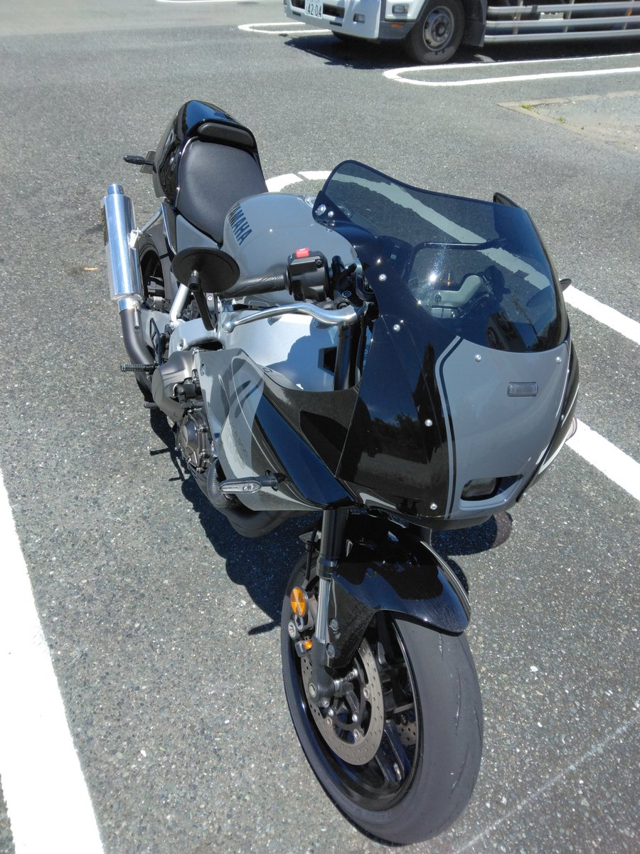lJu9l040TedlExc's tweet photo. 無事帰宅しました。これは夢中になる
#bridgestone
#battlax
#rs12 https://t.co/i8lGZDDtWh