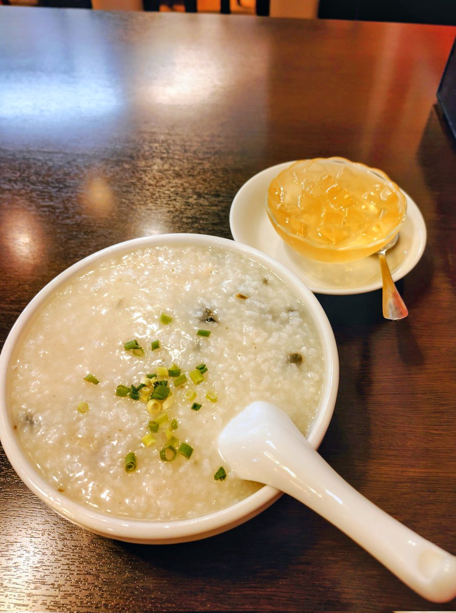 risa10165's tweet photo. 中華粥好きなので、1泊2日の横浜滞在で3食お粥。
謝甜記　貮号店
皇朝茶樓
茂園台湾美食
安記と馬さんの店にも行きたかった〜 https://t.co/jT7eWOkpDl