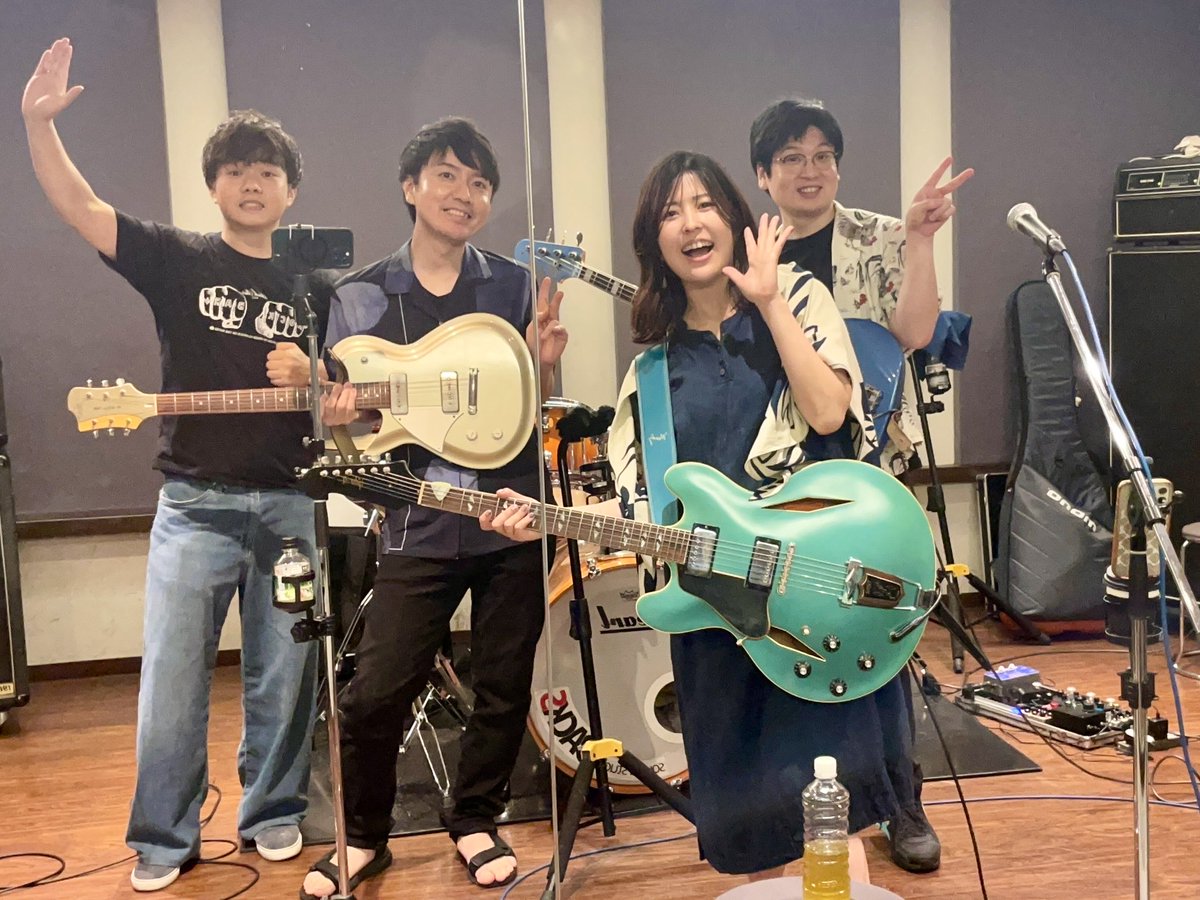 shabon_oOO's tweet photo. シャボン10ヶ月ぶりのライブが決定！
Handwired Garage14周年ライブに出演します🫧
会えるのが楽しみすぎる音楽仲間と楽しい一夜を作ります！
ぜひ遊びに来てくださいー✨ https://t.co/J8qKymglhH