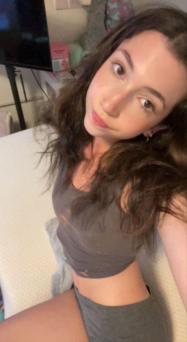 godivy2's tweet photo. How could you say no to me? https://t.co/dziyCQgSiA