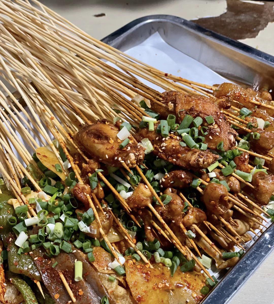 i_Dexe's tweet photo. Craving late-night snacks This crispy fried skewer with chili flakes is the ultimate street vibe  Come grab yours at the corner stall!， https://t.co/E6cJwSoBIC