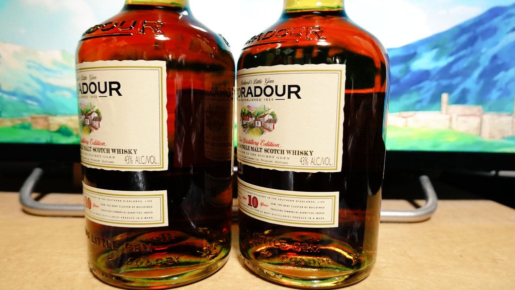 chesso_mossa's tweet photo. はーい！ワダスが度数違い飲み比べおじさんだってばよ！創業200周年で40%から46%に度数アップしたエドラダワー10年を飲み比べようと思ったら途中に43%があるじゃマイカ!？これはやるしかないとポチったら事故発生！43%が2本届きました(ウィスキー沼あるあるw)幸い量り売りで40%購入！飲(や)るぜ！
続 https://t.co/qcNMKrPOUm