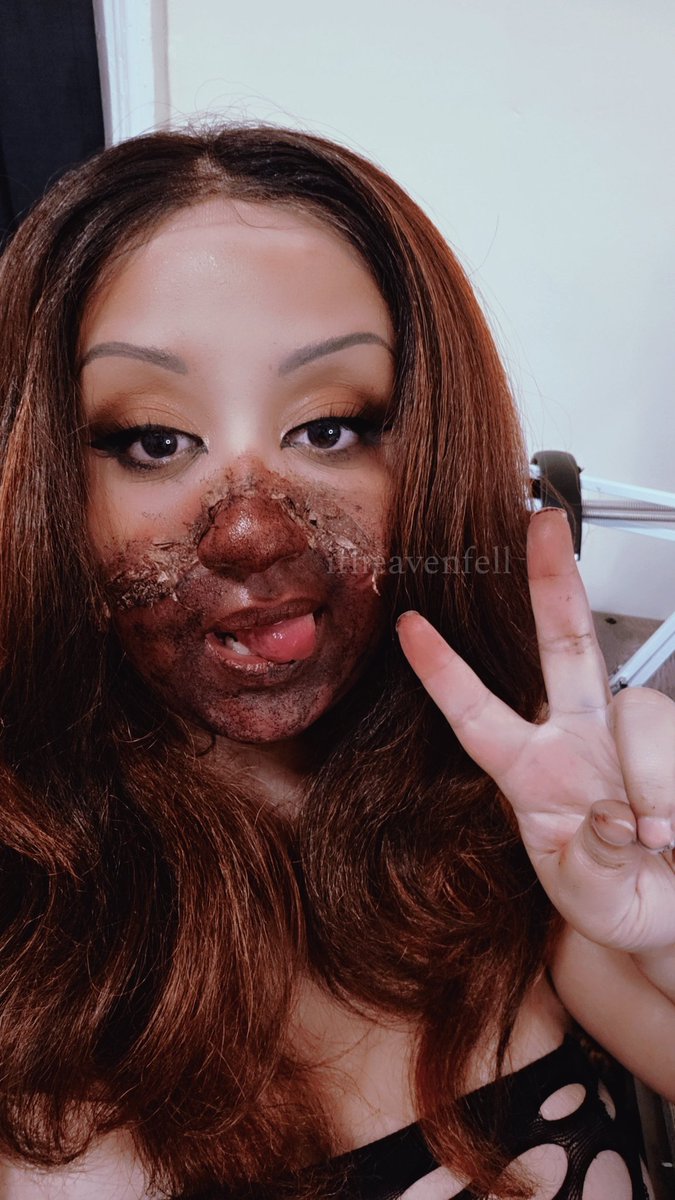 IfHeavenFell's tweet photo. SFX makeup practice <3 supposed to be like peeling skin kinda? 

(don't look at my lace lmao) https://t.co/RLSjqKdbUO