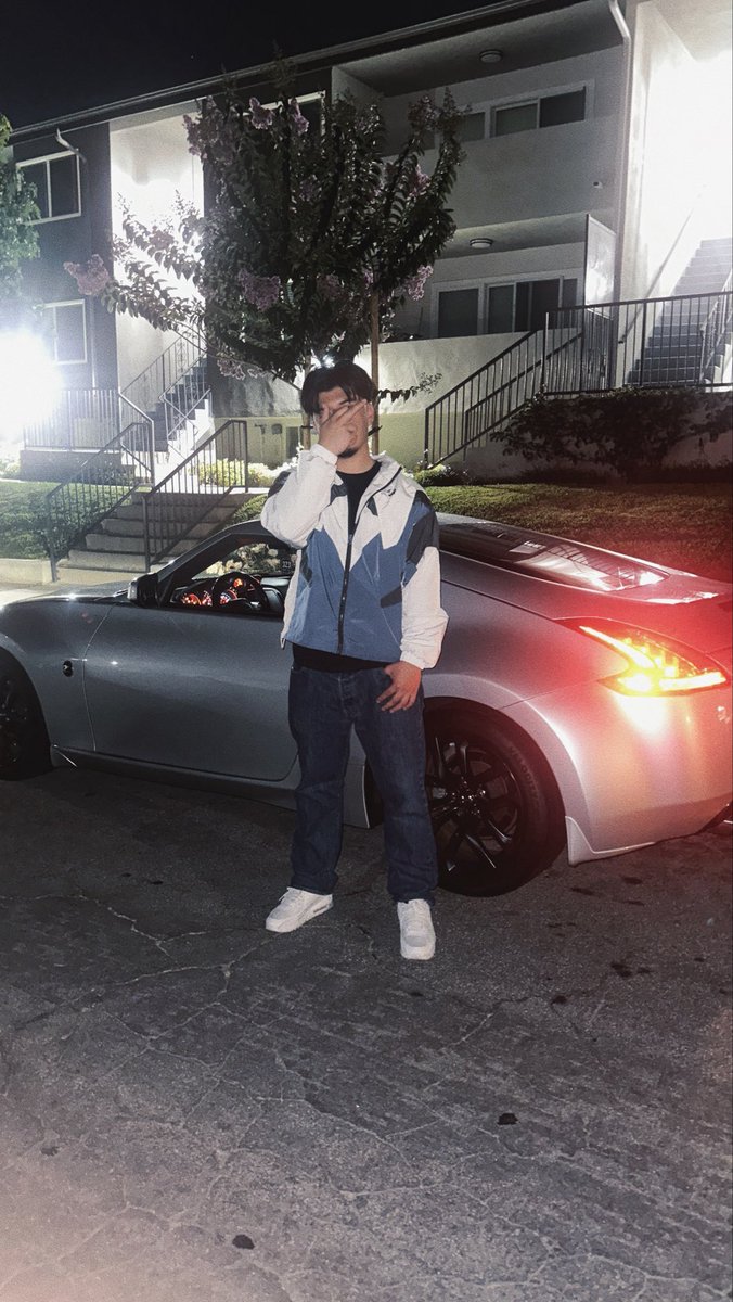 Kemuristorm's tweet photo. I pull off z34 just to see you https://t.co/elVnBBfvu3
