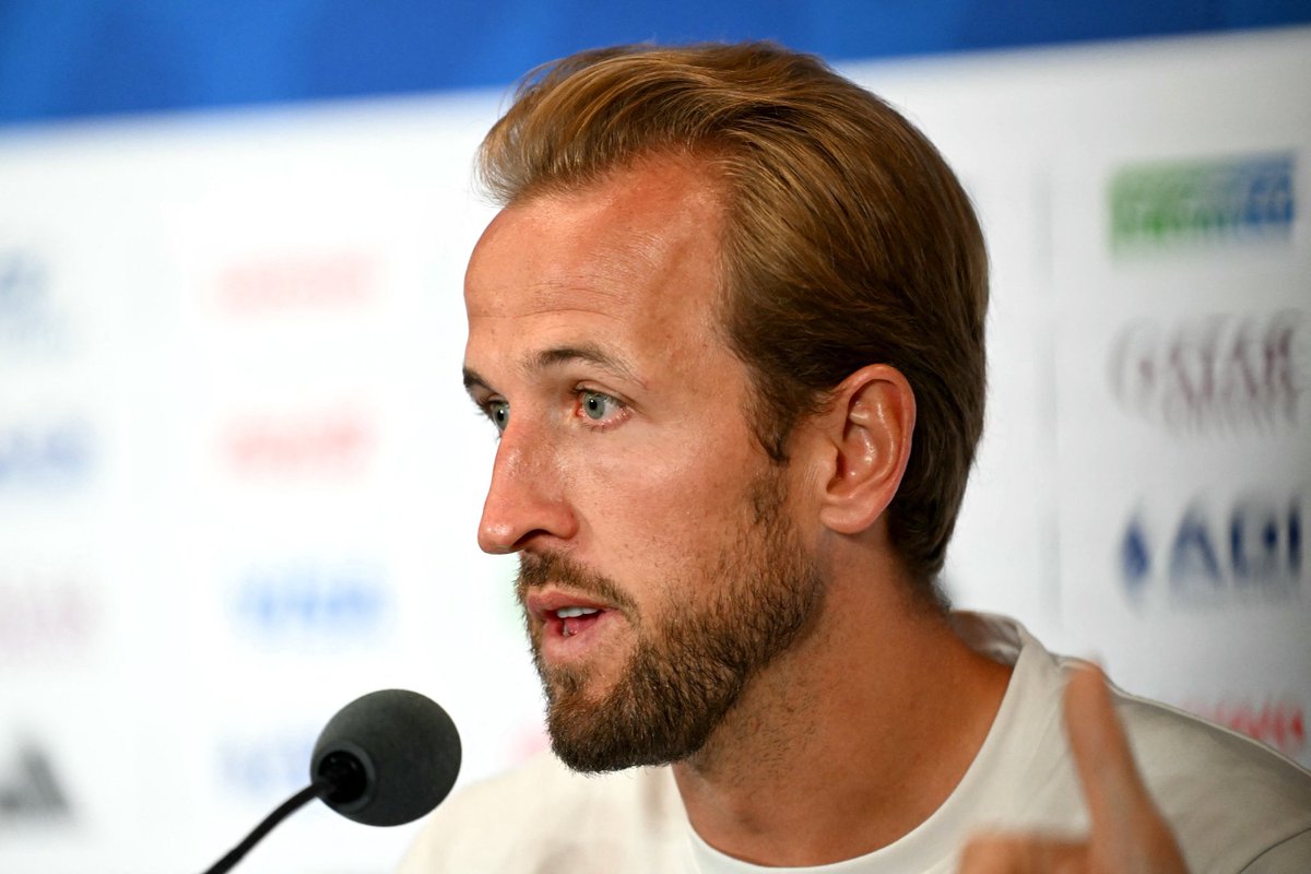 EmileSmithBro's tweet photo. 🚨🗣️ Harry Kane on how he maintains his level at his age:

"Throughout any career, you have to have little motivations, targets, and goals."

"I like to take a month or six weeks at a time, see how many goals I can reach, and set myself small targets throughout the season."

"Obviously, this season has gone very well on that front, but there are more games to play still."

"That's what keeps me hungry... pushing myself to the highest level, to see how far I can get in that small timeframe.