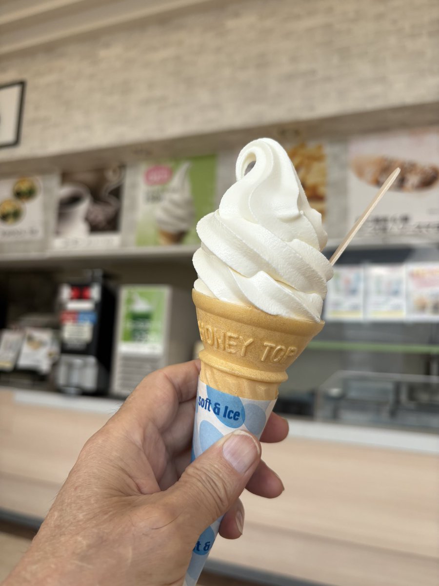 dora0103's tweet photo. 最近、定番になりつつある？
ベイシア月夜野店のフードコーナーで特製佐野チャーシュー麺(600円)食べてからのソフトクリーム(150円)
何気に満足してます(^^)v https://t.co/bL2RcUECct