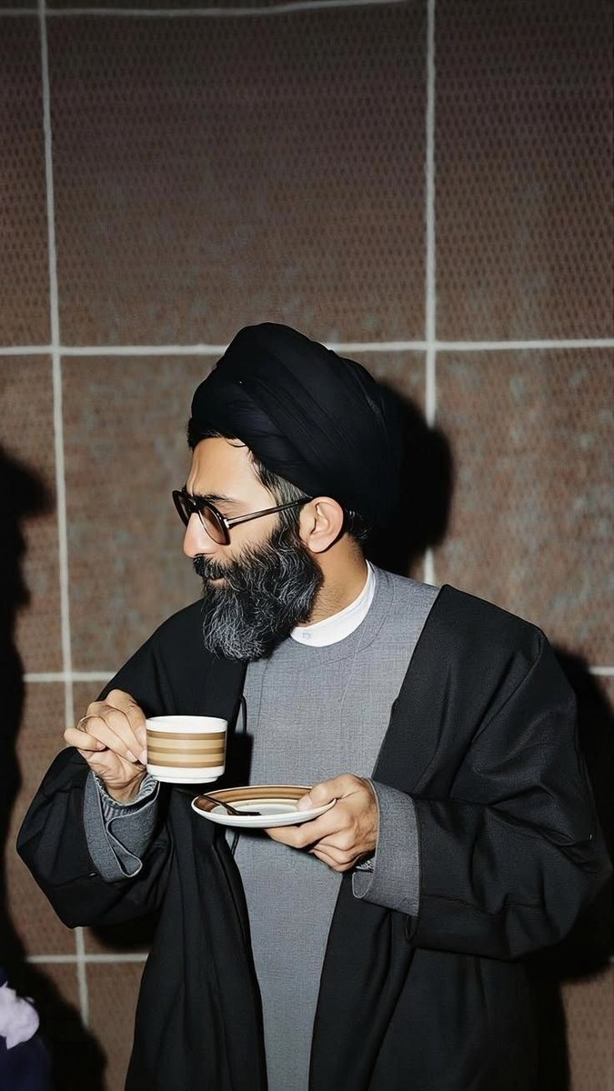boshraa40358495's tweet photo. دلم می‌سوزد برایِ فقدانِ کسی که نمادِ قدرتِ معنوی بود؛ تو که عمرت رو وقفِ سربلندیِ ایران کردی. مردم نگذاشتند وداعشان در چند روز خلاصه شود و آن رو در تاریخ نوشتن. ️
#باید_برخاست
#کشور_دوست https://t.co/DipAHicE00