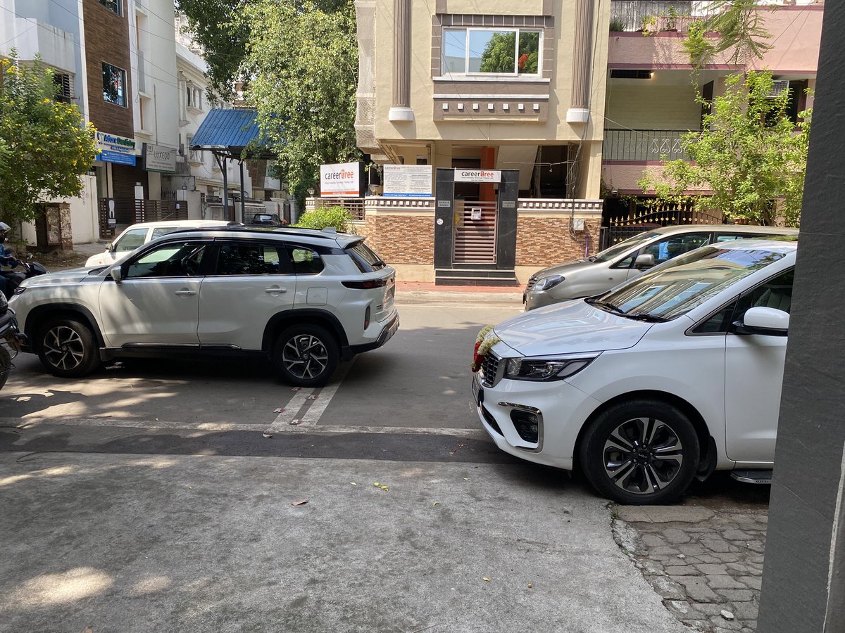 vchinnikrishnan's tweet photo. @ChennaiTraffic 

Parking Obstruction- Parked in front of my gate and obstructing me from taking my car out

TN 12 AX 1777 10:10 AM

3rd Cross Street East (near Pillayar Koil)

Shenoy Nagar Chennai 600030

K3 Police Station Limits https://t.co/bgGNXRbBjF