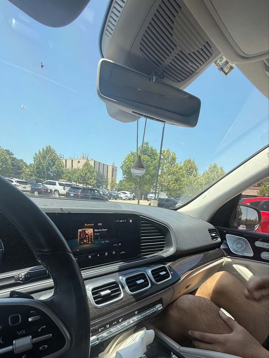 sansaundertale's tweet photo. Trying to end things w my man 
Why did he connect to Bluetooth &amp; ptso https://t.co/ddDSRfWh22