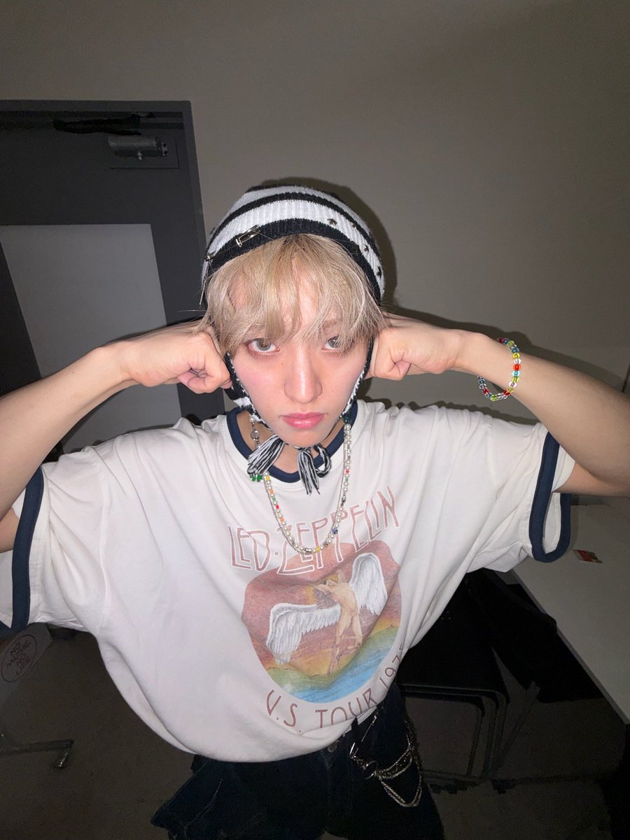 KOSHIN_staff's tweet photo. 本日はタワーレコード新宿でのフリーライブ、早い時間からお集まり頂きありがとうございました！

次回の出演イベントは
7月13日　音楽劇場-SP Vol.3-
クラブチッタ川崎

になります。

大きなステージのでのライブも是非お越しください！

＃小松倖真
#KOSHIN_SPOT_Light https://t.co/55lB87UJon