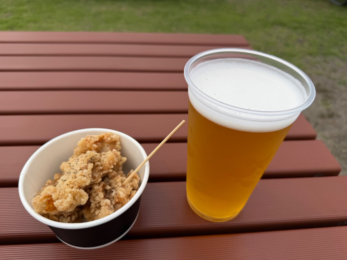 ichigo205's tweet photo. 内馬場で売ってる会津唐揚げと福島路ビール🍺本日の食のメインレースとなります。ビールは米麦酒（まいびーる）と読むらしいです。 https://t.co/dgi0ehPWW2