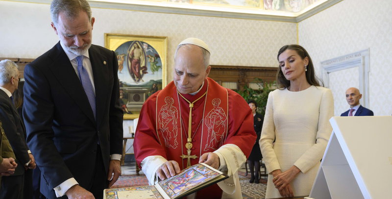ds3211's tweet photo. Aprovada Constitució Ñ, monarquia espanyola va negociar la continuïtat del Concordat de Franco i Vaticà que permet a l'Església uns fabulosos beneficis dels que no en gaudeix cap altra entitat.
Ara, Borbons i governs esquerra, mantenen prerrogatives de l'Església.
Progrés? No! https://t.co/Tm3SqIwEC8