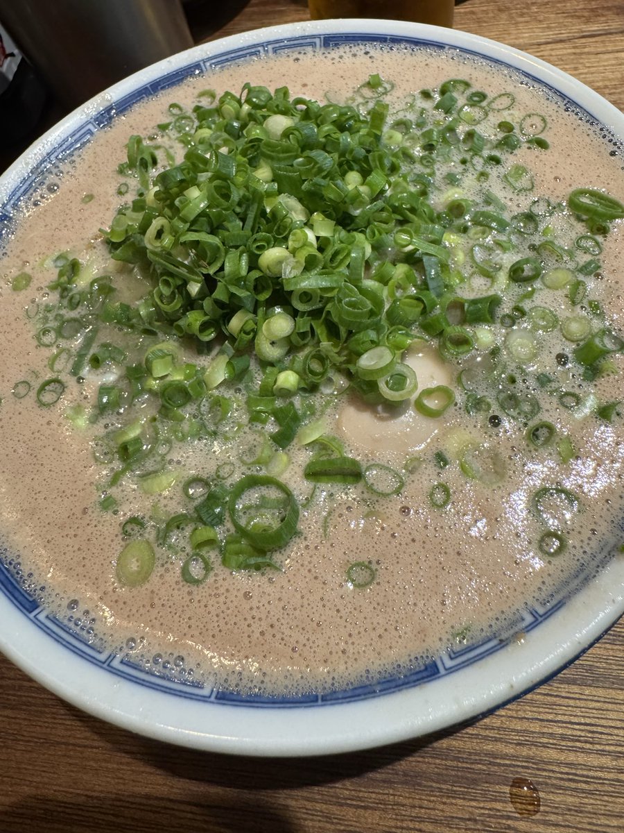 ozooma's tweet photo. で、箕輪家行って熟成豚骨食べてきたてワケ。昼間っからビールも飲めて最高！ https://t.co/zQIFsJBBWW