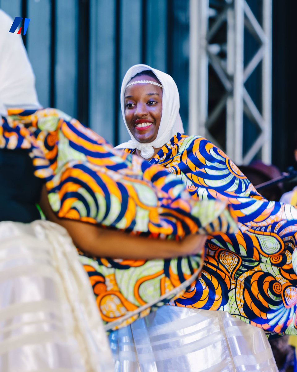 akezanet's tweet photo. 🔴 😍[ 𝗡𝗞𝗨𝗠𝗕𝗨𝗭𝗔 ] : Umurwi ndangakaranga « ABAGUMYABANGA », uriko urahimbaza imyaka 24 irangiye uwo murwi ushinzwe.

Mu giteramo kidasanzwe uwo murwi waraye ukoreye muri Arena Club, hagati mu gisagara ça Bujumbura, barasubiyemwo ikibiriraho indirimbo zabo nka zose zamenyekanye, harimwo iyo bita nka : KABUGUBUGU, NGORORA NGENDE, EGO MAMA URABARAMUTSA CANE, n’izindi.

Wewe ni iyihe ndirimbo ya y’umurwi ndangakaranga « Abagumyabanga» ukunda ?

#lesbeautesdecheznous #akezanet #NKUMBUZA #ASSABA #IvyizaVyIwacu  #Biturange #Burundi