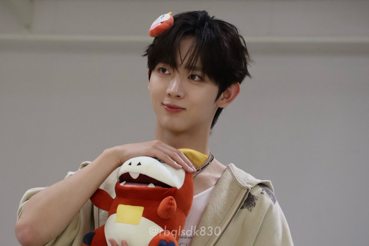 rbqlsdk830's tweet photo. 260709 팬싸

#YOOSEUNGEON #유승언 #ユスンオン
#AND2BLE #앤더블 https://t.co/IrPd4w1JSd