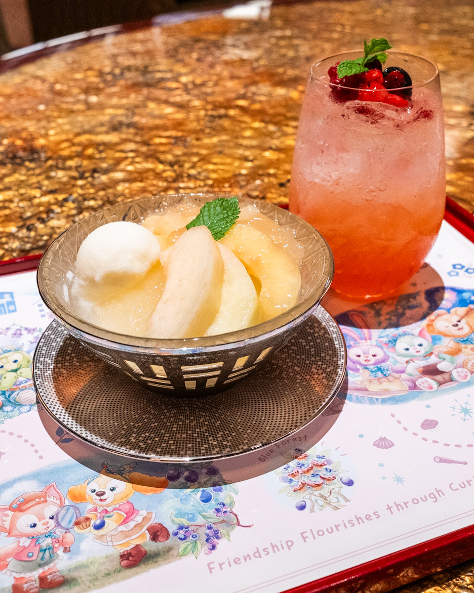 MezzoMikiD's tweet photo. 「シルクロードガーデン」
7月の杏仁豆腐は"もも"
ダッフィー&amp;フレンズのファインド・ユア・ビューティフル・ブルー"カントニーズランチも提供中☆ https://t.co/do5xNV1vZW