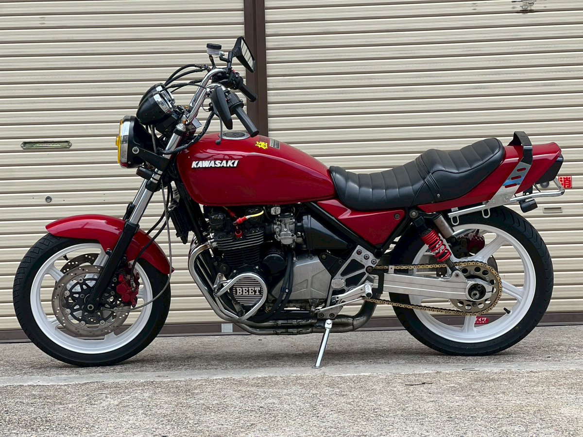 GUYSFactoryGAIA's tweet photo. 🏍️大阪発！ZEPHPY400　販売中🏍️

ワインレッド入庫しました😃
カスタムしてからの納車も可能！全国陸送対応OK👌
💰ローン審査OK
👀現車確認OK
📍大阪・堺市西区

気になる方はお気軽にお問い合わせください🚀
 #ZEPHPY  ＃ゼファー400 #バイク屋 #大阪発 #GAIA #専門店 https://t.co/f2MD9VouUI