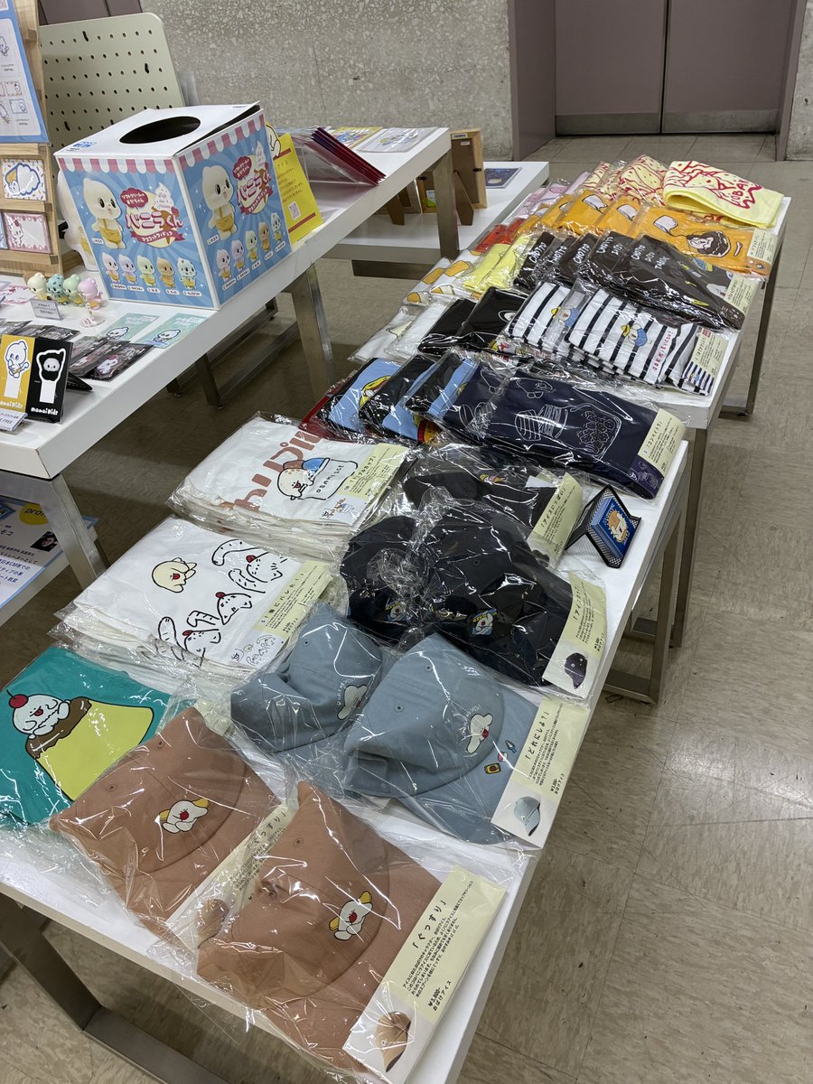 ic_hlc's tweet photo. 天満屋で開催中のあいぱくOKAYAMA会場内にてICECREAM HOLIC開催中！🍦🍑

ここでしか買えないアイテムや一点物の作品など、250種類以上のアイテムがずらり✨

自分へのご褒美やお土産としてぜひ！
#あいぱく 
#アイホリ https://t.co/bX2xLfDw4D