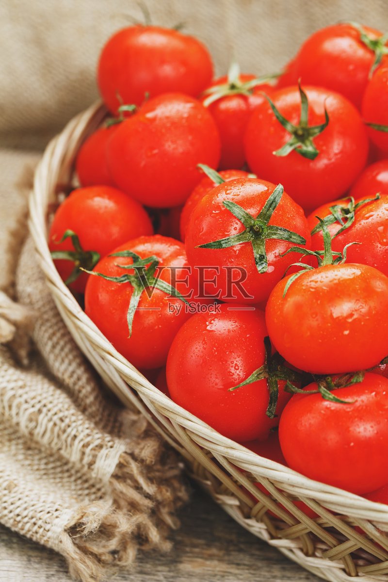 herminator3's tweet photo. [Fresh local basil u0026 ripe tomatoes in stock! Perfect for tonight’s pasta. Grab yours before they sell out—farm fresh quality guaranteed!]， https://t.co/XtQzp9n6nf