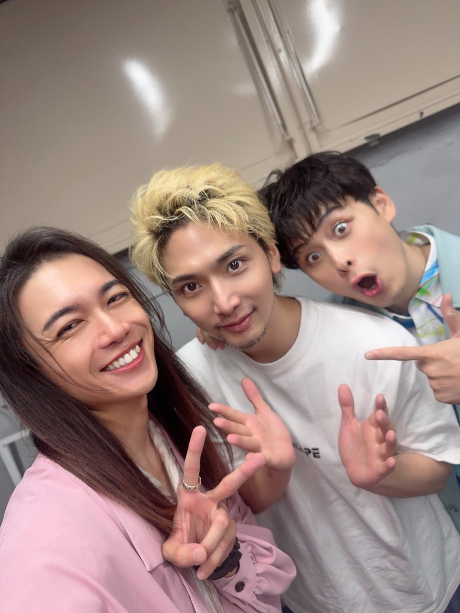 teyanday_MK's tweet photo. てやんでぃ🐒

#サルカク Vol.2 
1部
ご来場誠にありがとうございましたっ💕

でいすきなけんにぃが遊びに来てくれました🙈🙈🙈✨

いつお会いしてもカッコよくて渋くて漢気を感じられて…
また御一緒できるように精進したいと思います🔥

ありがとうございました👊 https://t.co/rivVKLhZSz