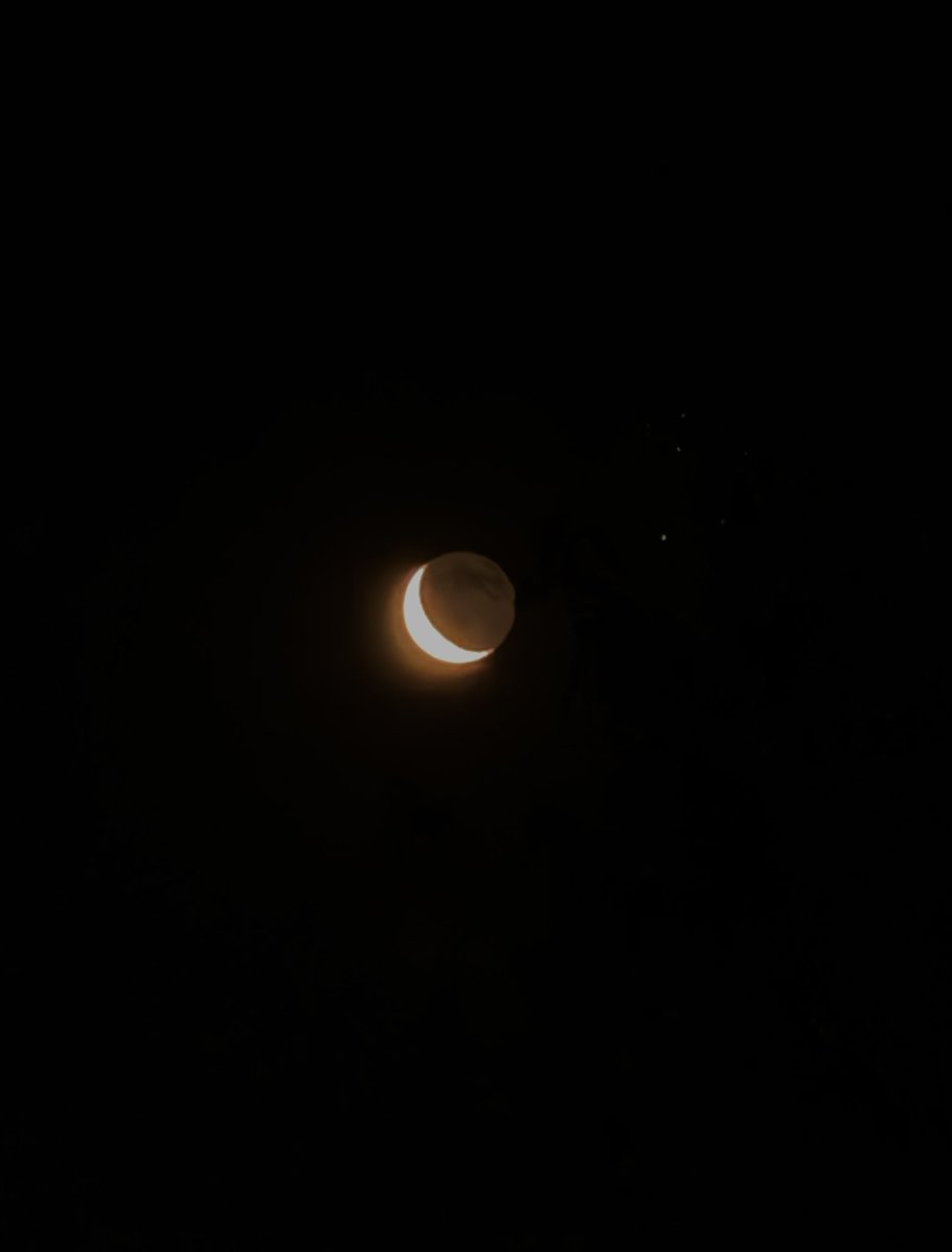 millovann's tweet photo. 🌙💛 https://t.co/SoM2Uzcjh3