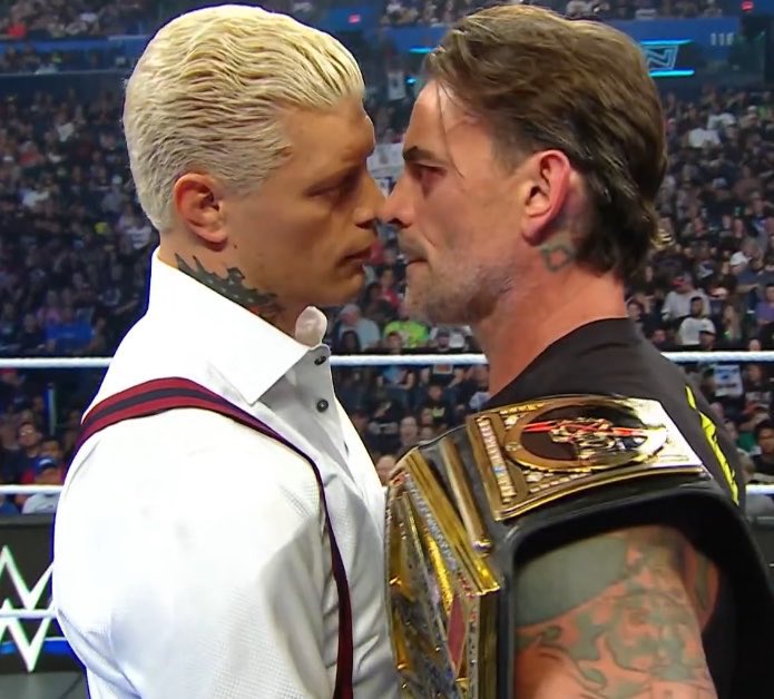 yellowhairdpunk's tweet photo. i feel like i’m interrupting something https://t.co/ogIn2ibBCA