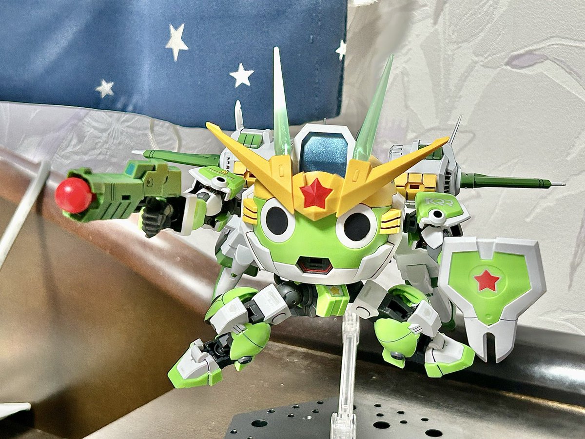 rainmaker2940's tweet photo. 何処かで見た様なバックパックのイメージもあり期待色は違うがこのNewケロロロボの元ネタはやはりストライクガンダムかな？
ボックスアートなんかモロだしね。
いずれにしてもこの高レベルなら後発の4体も楽しみだ。
アルルとデルルのアルデルロボもキット化されないかなぁ。
#ケロロ軍曹 https://t.co/IuZTAUWFzK